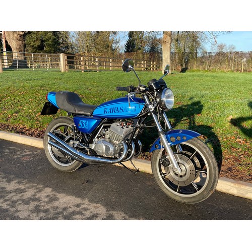 818 - Kawasaki KH400 motorcycle. 1976. Fitted with alloy wheels, triple disc and mono shock conversion. Al... 