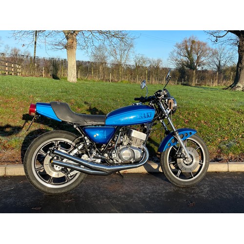 818 - Kawasaki KH400 motorcycle. 1976. Fitted with alloy wheels, triple disc and mono shock conversion. Al... 