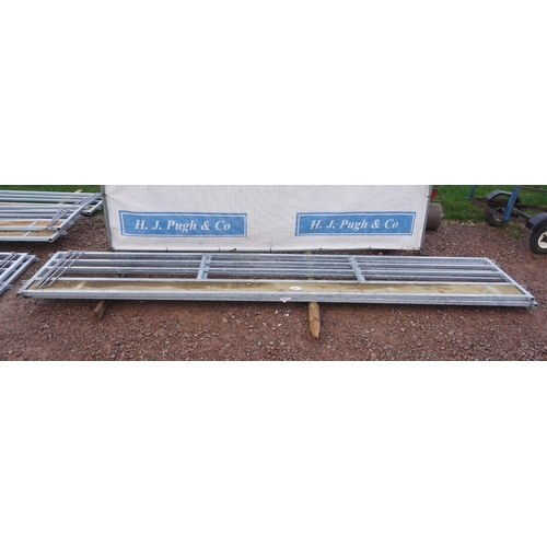 305 - Galvanised sheep barrier 15ft -2