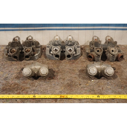 168 - 3 Triumph 500 alloy heads and 2 Triumph pre unit rocker assemblies