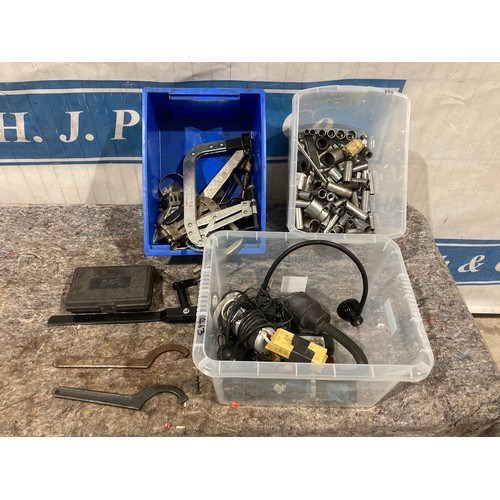 463 - Box of assorted sockets, clamps and electricals