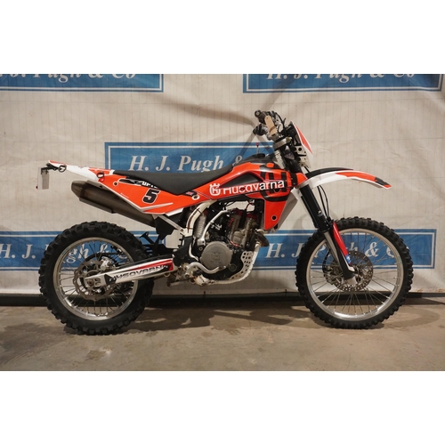 827 - Husqvarna TE250 motocross bike. 249cc. 2007. Runs and rides. Engine overhauled and new con rod by RE... 