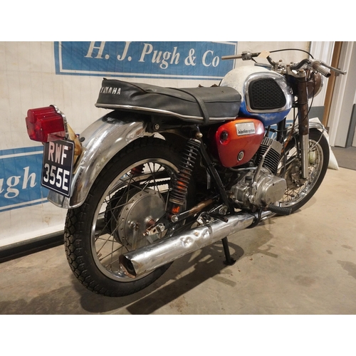 832 - Yamaha YR1 350 motorcycle. 1967. 350cc. Runs and clutch works but brakes need work. Comes with datin... 