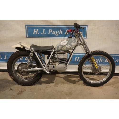 842 - OSSA trials bike. Engine runs but needs kick start, need attention. No docs