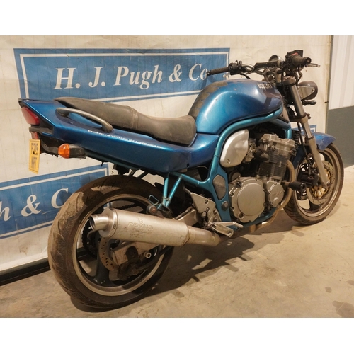 843 - Suzuki bandit 600 motorcycle. Barn stored for several years, spares and repairs. Declared CAT C on 2... 