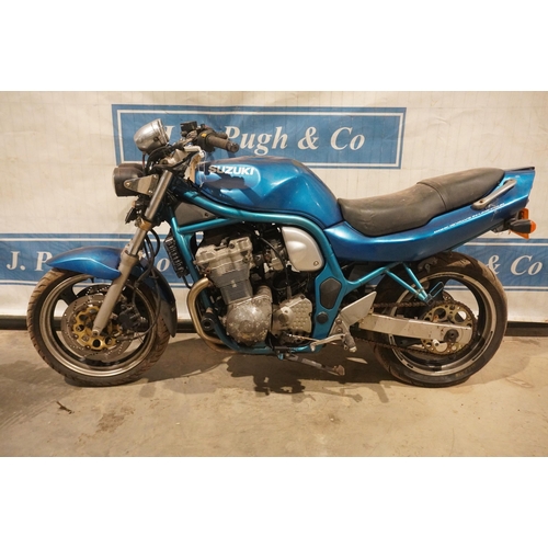 843 - Suzuki bandit 600 motorcycle. Barn stored for several years, spares and repairs. Declared CAT C on 2... 