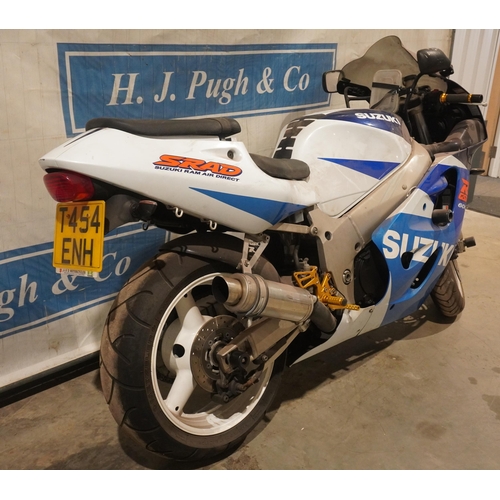 844 - Suzuki GSXR 600 motorcycle. 1999. 599cc. Has been in storage so will need recommissioning. Reg. T454... 