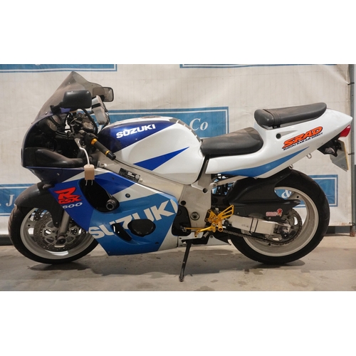 844 - Suzuki GSXR 600 motorcycle. 1999. 599cc. Has been in storage so will need recommissioning. Reg. T454... 