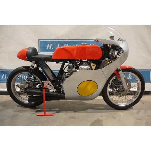 847 - Honda 500/4. 1973. Mike Hailwood replica. Classic parade/race frame, powder coated, standard engine,... 