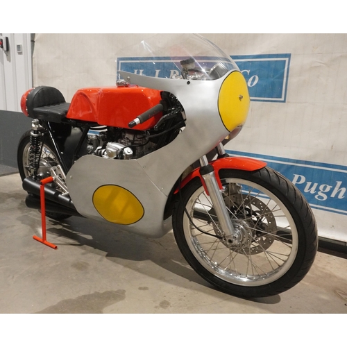 847 - Honda 500/4. 1973. Mike Hailwood replica. Classic parade/race frame, powder coated, standard engine,... 