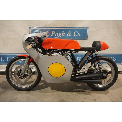 847 - Honda 500/4. 1973. Mike Hailwood replica. Classic parade/race frame, powder coated, standard engine,... 