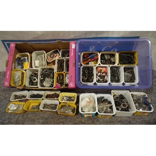 498 - Quantity of assorted carburettor bodies and parts mostly Amal