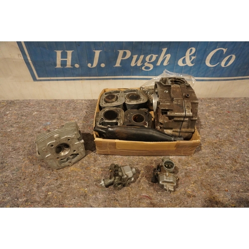 521 - Honda CB125 crankcases, crankshaft, head, pots piston and carburettors