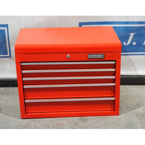 525 - NOS Kennedy heavy duty 5 drawer tool chest with tool tray. C/W keys and drawer liners