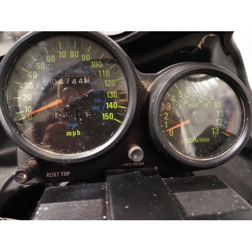 890 - Kawasaki GPZ550 motorcycle. 1990. 553cc. Starts & runs. been stood for the past 25 years so will nee... 