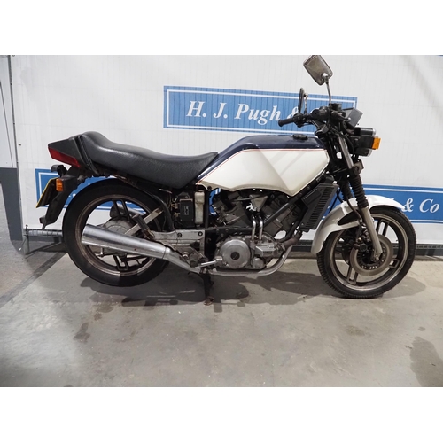 902 - Yamaha XZ550 Vision motorcycle. 1982. 552cc. Matching frame and engine numbers, non runners so need ... 
