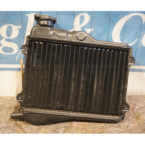 577 - Yamaha RD250/350LC radiator, genuine unused 4L0-12460-00