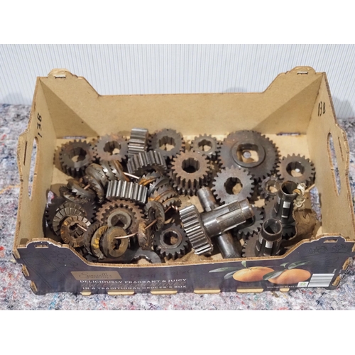 583 - NOS Burman gear and kickstart gears