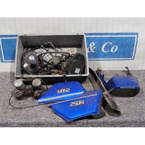 611 - Honda 250cc Superdream spares