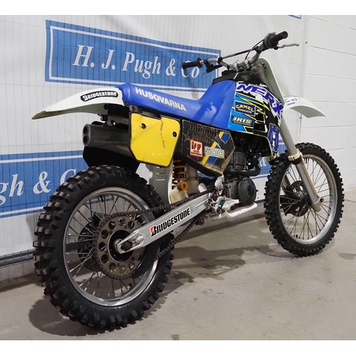 924 - Hasqvana 500 4 stoke motocross bike. Runs and rides, hasn't been used in a while. No docs