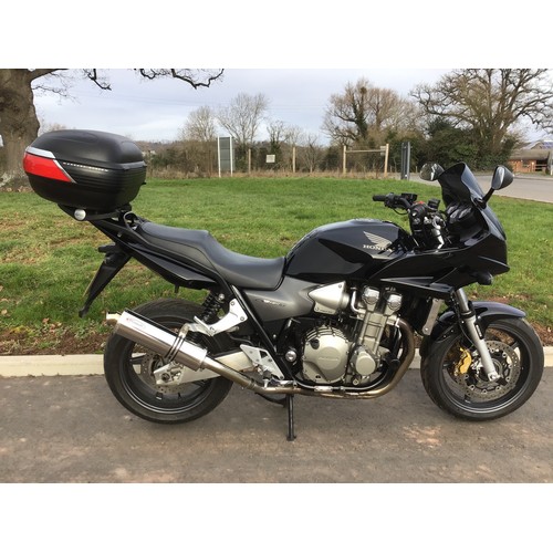 786A - Honda CB1300 motorcycle. 2007. Runs and rides well. Givi Maxia top box and original silencer. Comes ... 