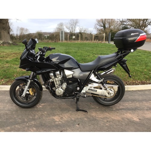 786A - Honda CB1300 motorcycle. 2007. Runs and rides well. Givi Maxia top box and original silencer. Comes ... 