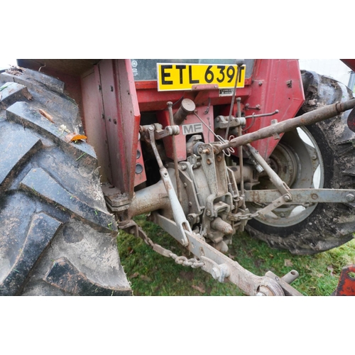 102 - Massey Ferguson 550 tractor. Pick up hitch, spool valves, 5901hrs recorded, 8 speed. Reg. ETL 639T. ... 