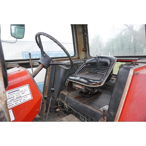 109 - Massey Ferguson 565 tractor. 5367hrs recorded, 8 speed. Reg. HVY 5825. V5 c/w operators manual and c... 