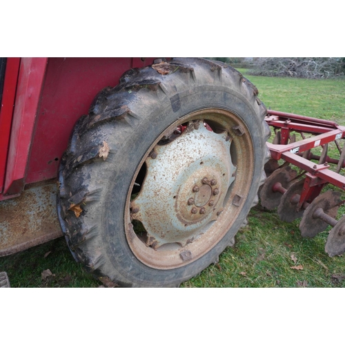 112 - Massey Ferguson 575 tractor. 4505hrs recorded, 8 speed. Reg. TRH 91R. V5 c/w operators manual, servi... 