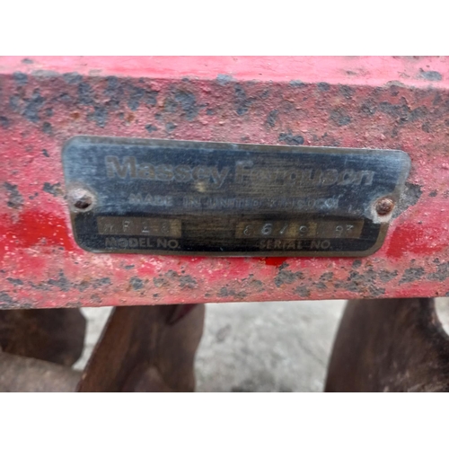 114 - Massey Ferguson 28 mounted discs, badged sn. 8679W83