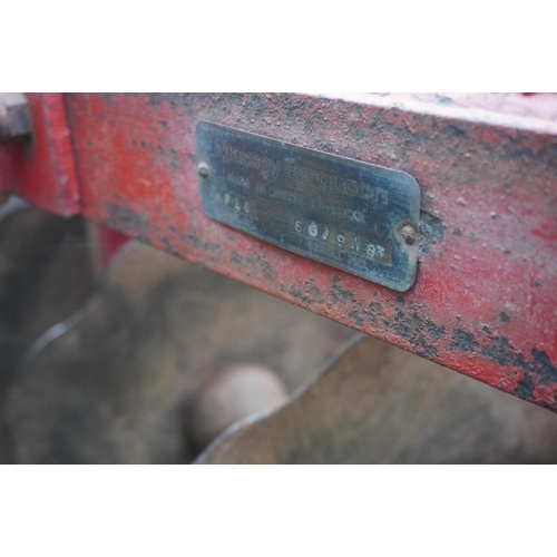 114 - Massey Ferguson 28 mounted discs, badged sn. 8679W83