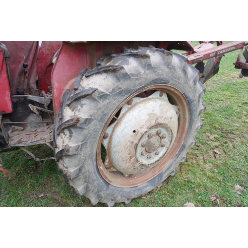 121 - Massey Ferguson 165 Multi-power tractor. 5700hrs recorded, Multi-power good, local tractor. Reg. UVJ... 