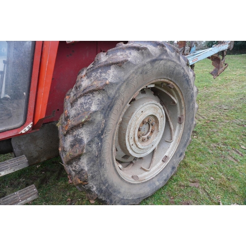 127 - Massey Ferguson 595 tractor.  Front weights, Multi-power good. Reg VVD 49S. V5