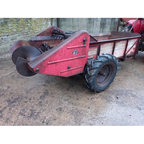 152A - Massey Ferguson muck spreader. Original.