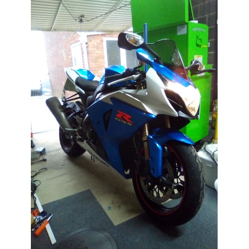 932 - Suzuki GSXR K9 1000 motorcycle. 2009. 999cc. Mint bike. Full service history. Comes with book packs ... 