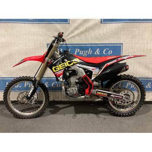 933 - Honda CRF 250 motorcycle. 2016. Ordered new from marsh Mx. Comes with bill of sale. Full pro circuit... 