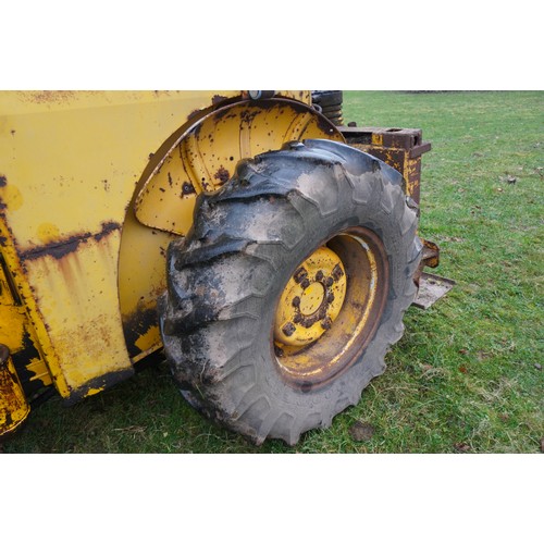 158 - Massey Ferguson 203 digger, 5621hrs recorded. sn. 831819. Reg. DNM 685D c/w operators manual