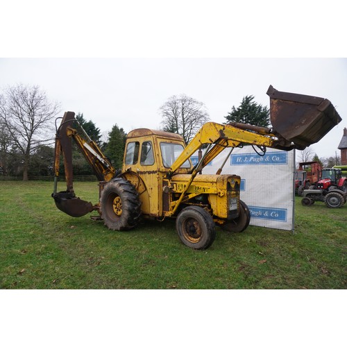 158 - Massey Ferguson 203 digger, 5621hrs recorded. sn. 831819. Reg. DNM 685D c/w operators manual