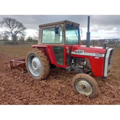 109 - Massey Ferguson 565 tractor. 5367hrs recorded, 8 speed. Reg. HVY 5825. V5 c/w operators manual and c... 