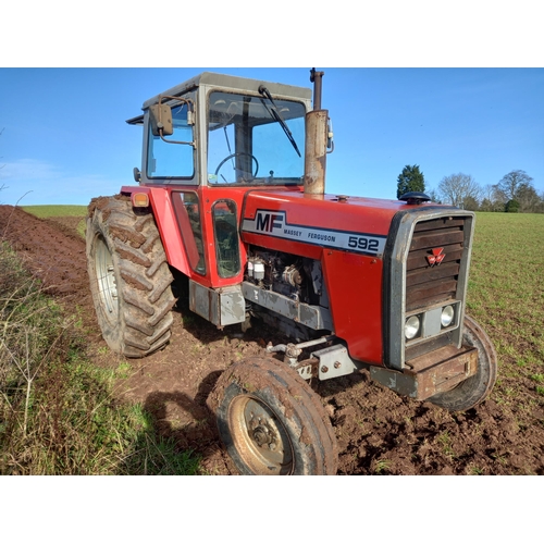 115 - Massey Ferguson 592 tractor. 8 speed. sn. 2161040