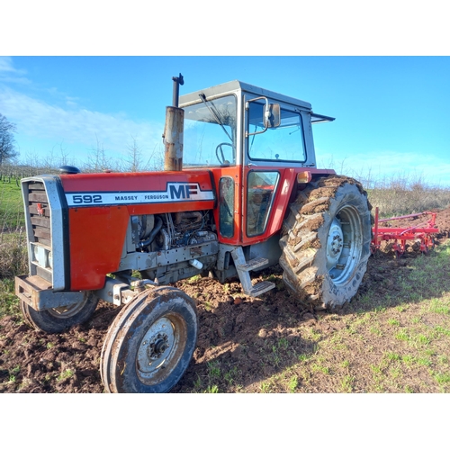 115 - Massey Ferguson 592 tractor. 8 speed. sn. 2161040