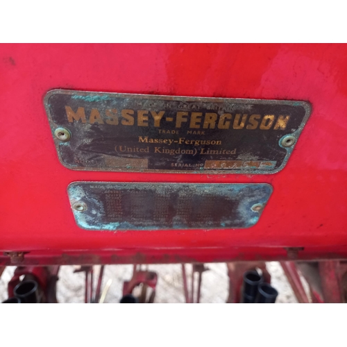 195 - Massey Ferguson seed drill, sn. 97NC8760