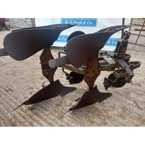 72 - Massey Ferguson 857 2 furrow reversible plough. SN. B001952