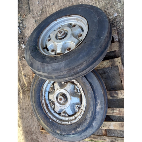 176 - Pair of 595 front wheels 18