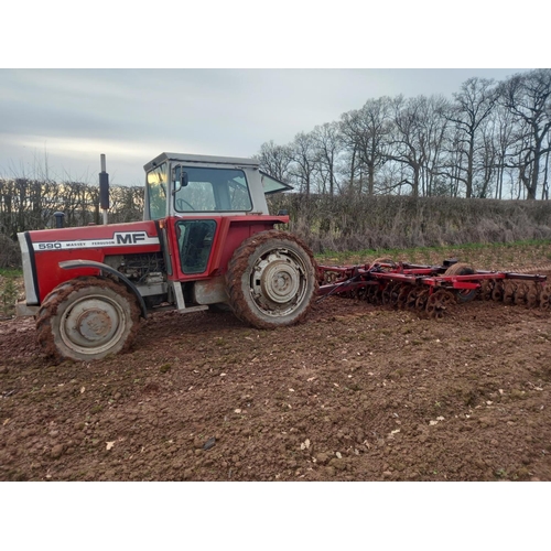 138 - Massey Ferguson 590 tractor. 4WD. 4930hrs recorded, Multi-power good. Reg. CAG 131T. V5 c/w operator... 