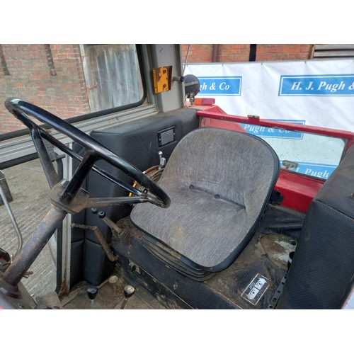 115 - Massey Ferguson 592 tractor. 8 speed. sn. 2161040