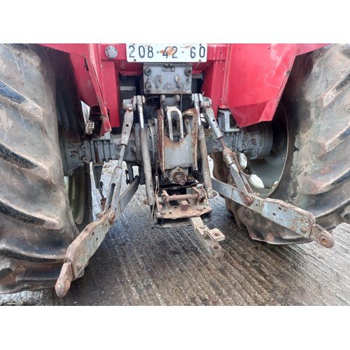 115 - Massey Ferguson 592 tractor. 8 speed. sn. 2161040