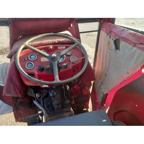 99 - Massey Ferguson 135 tractor. Flexicab, 4669hrs recorded. SN. 452013. Reg HFO 382N. V5 c/w operators ... 