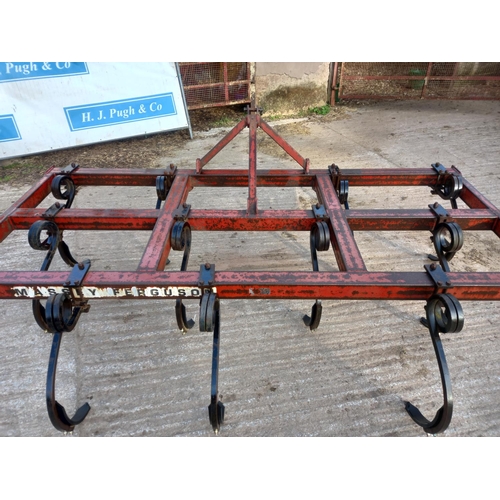 108 - Massey Ferguson 23 spring tine cultivator 3M