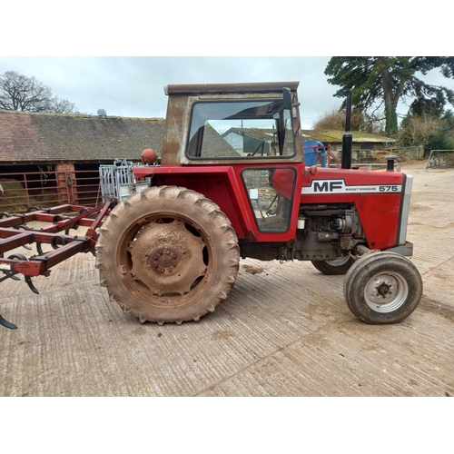 112 - Massey Ferguson 575 tractor. 4505hrs recorded, 8 speed. Reg. TRH 91R. V5 c/w operators manual, servi... 